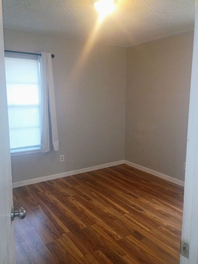 Building Photo - Updated 3/2 Home with 2-Car Garage + Air-Conditioned Workshop!