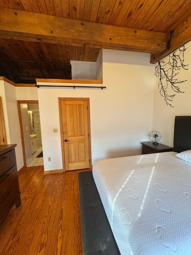 Building Photo - Stunning Fully Furnished Loft in the Heart of Norfolk