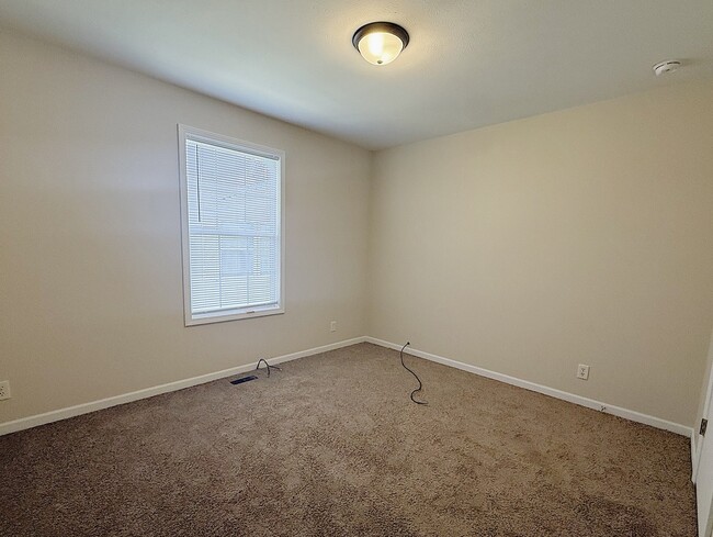 Building Photo - 45 Candlelight Dr