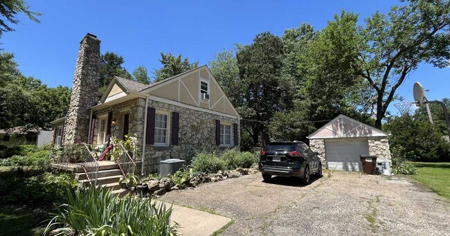 Building Photo - 2316 Manchester Rd