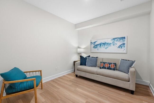 Building Photo - 5545 Park Ave