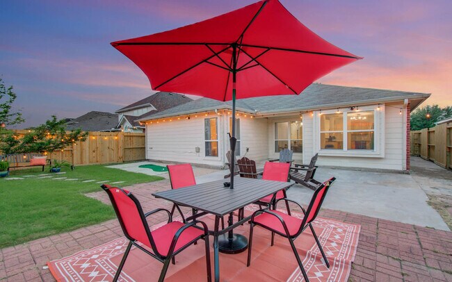 Building Photo - 7211 Crescent Mills Dr