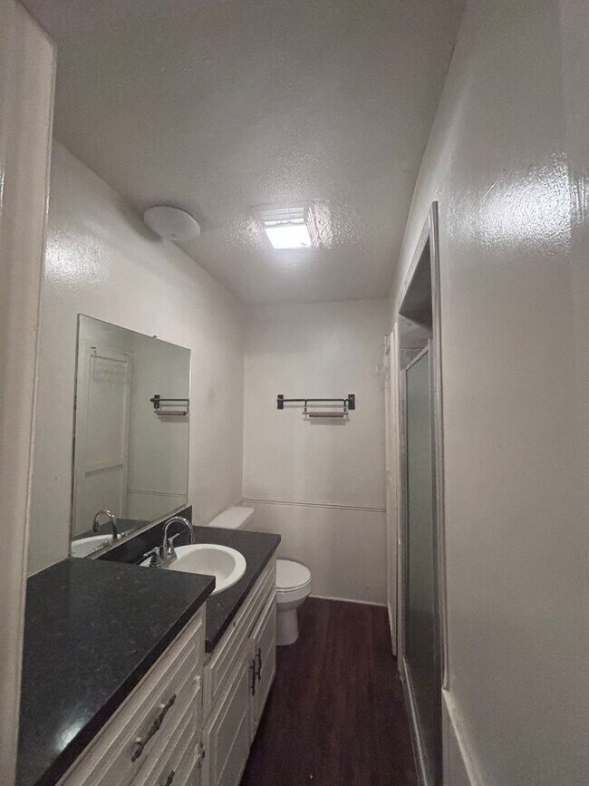 Building Photo - Cute 2 bed, 2 bath duplex in Noble, OK