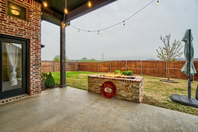 Building Photo - 4009 NE Realtree Dr