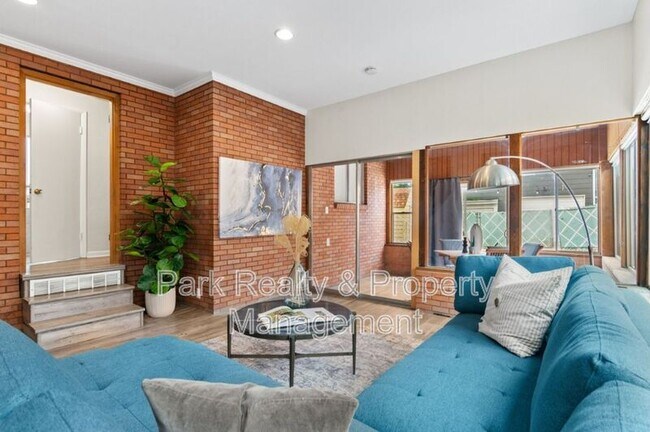 Building Photo - 2742 W Denver Pl