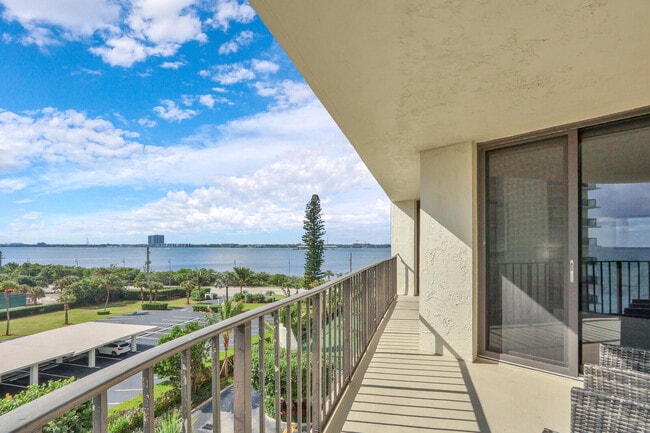 Building Photo - 5420 N Ocean Dr