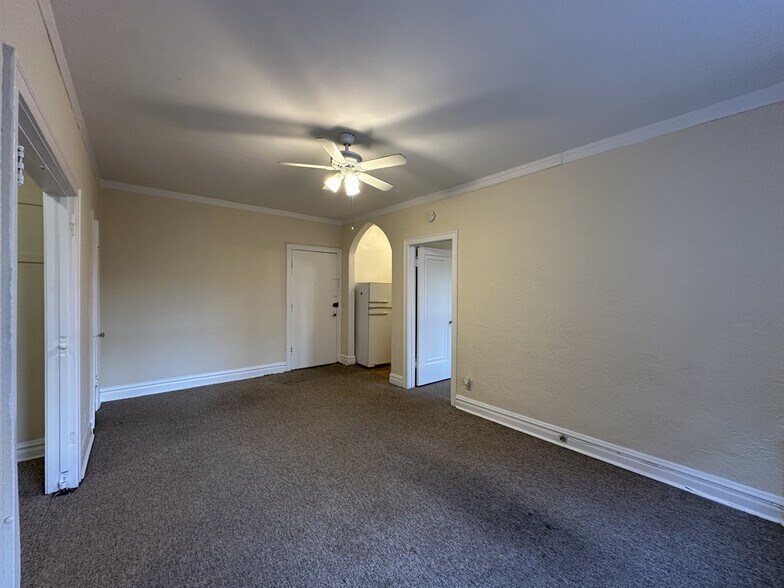 Building Photo - 4834 N Damen Ave