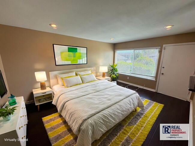 Building Photo - 2 Bed, 1 Bath Condo with a view of the hills!