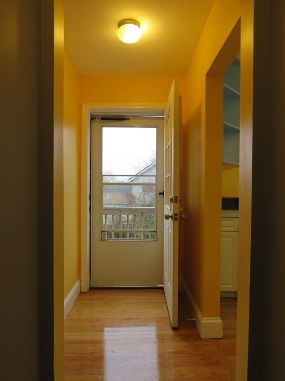 Building Photo - 715 Main St