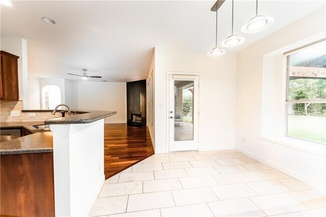 Building Photo - 15716 Belfin Dr
