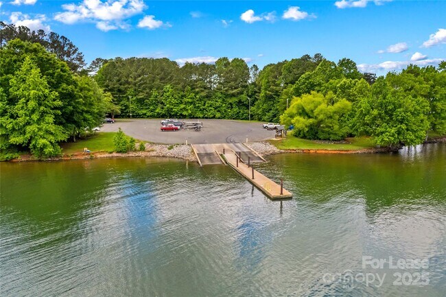Building Photo - 4522 Long Cove Dr