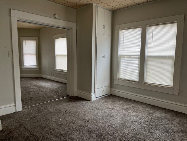 Building Photo - 532 Western Ave