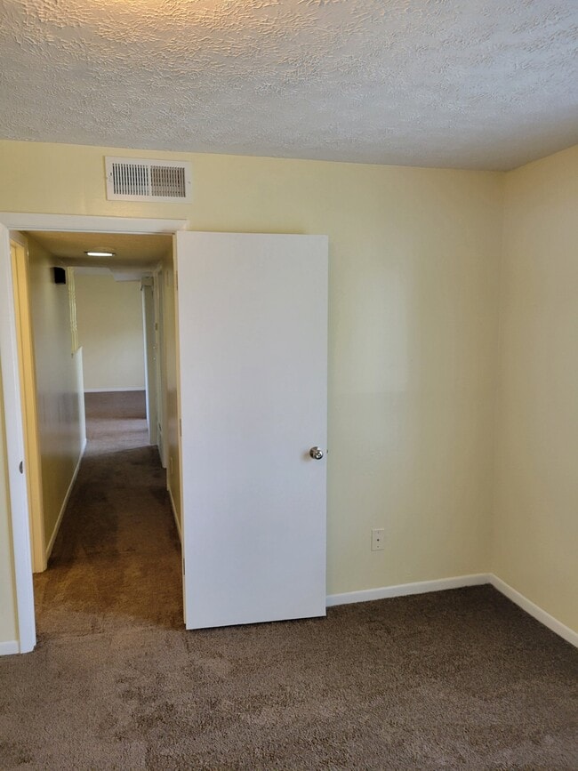 Building Photo - 515 Powell Ln