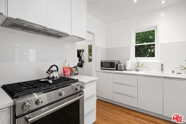 Building Photo - 601 Hayworth Ave