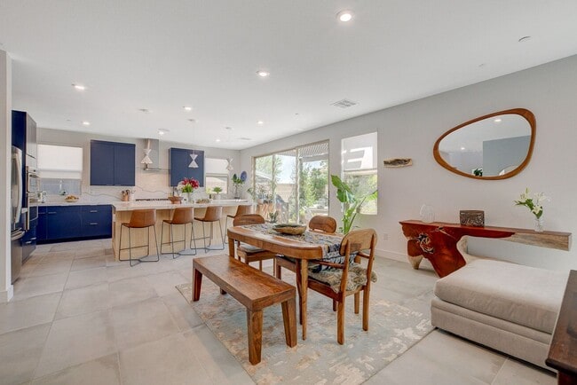 Building Photo - Amazing 2 story home in beautiful Tri Poin...