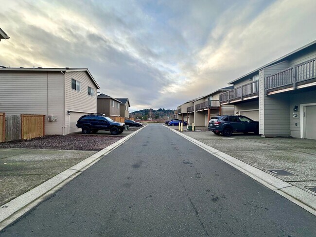 Building Photo - Modern 3-Bedroom 2.5 Bath Single Family Home in Gresham!