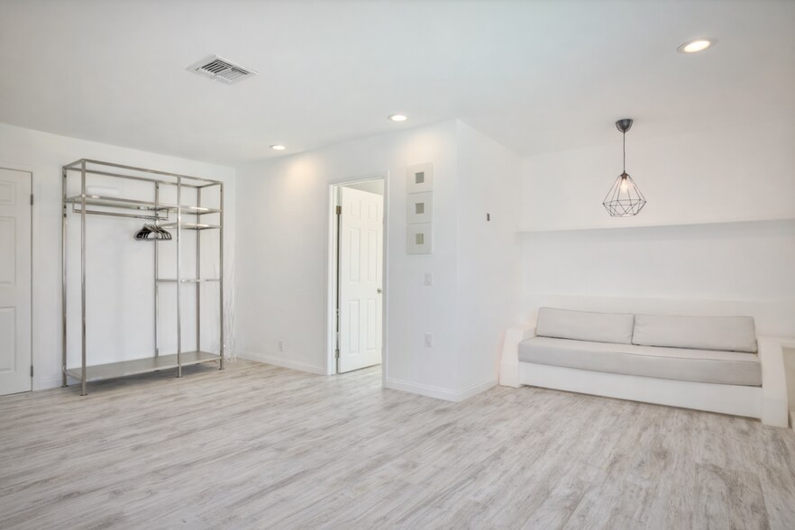 Building Photo - 1966 Rockledge Dr