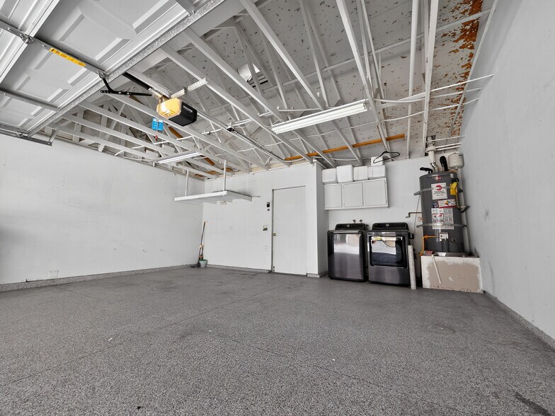 Garage - 1065 E Broadway