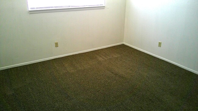 Building Photo - Adorable Single Level Eastside Duplex With Evaporative Air Located In Quiet Neighborhood
