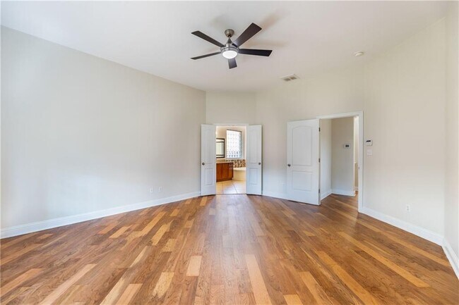 Building Photo - 4001 Sapphire Loop