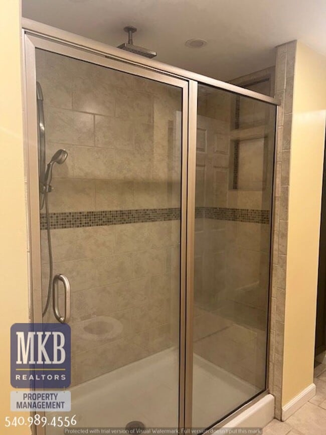 Building Photo - 4 Bedroom 2 Bath in Monterey Neighborhood