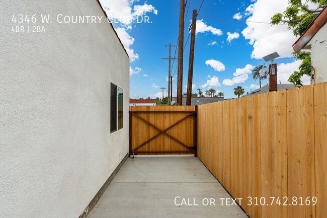 Building Photo - 4346 Country Club Dr