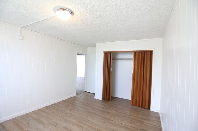Building Photo - Liliuokalani Plaza – 2 bedroom, 2 bath wit...