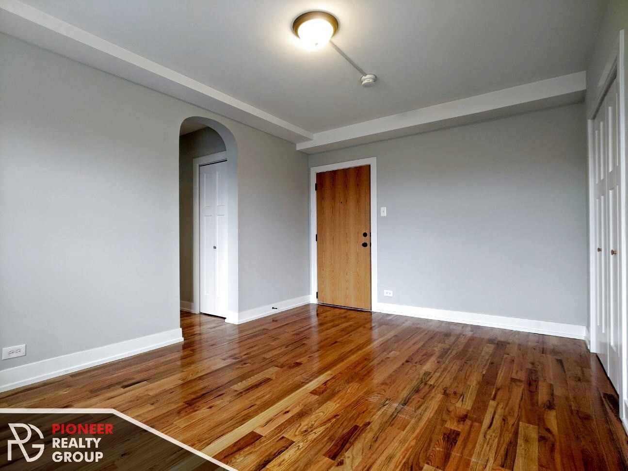 Building Photo - 560 W Arlington