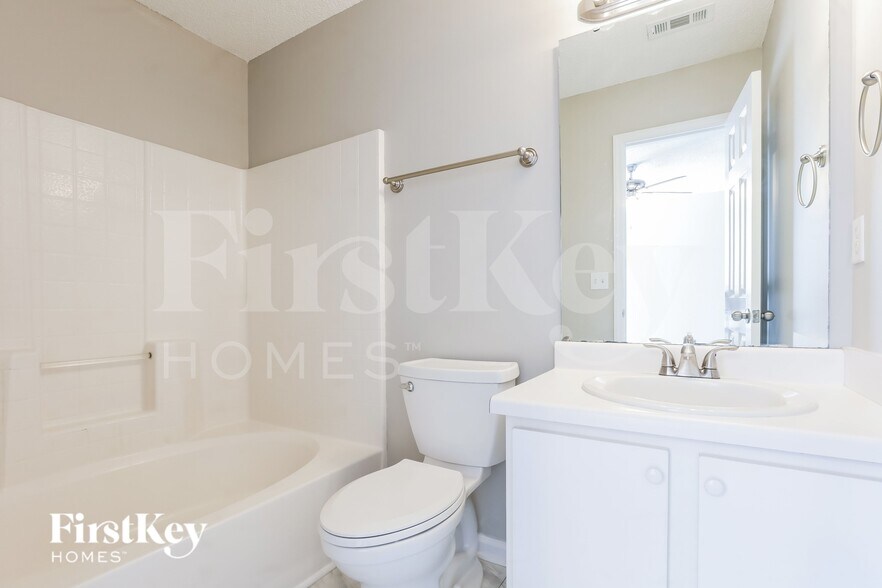 Building Photo - 4952 Silverdene St