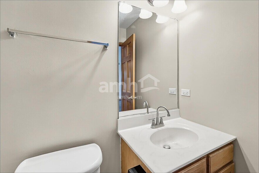 Building Photo - 3229 Kenilworth Ln