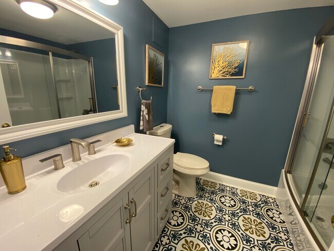 Building Photo - 422 Ocean Blvd N