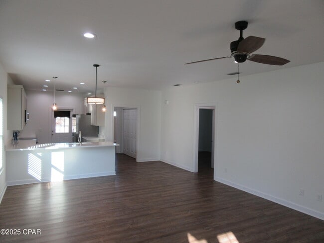 Building Photo - 2811 N Panama Ave