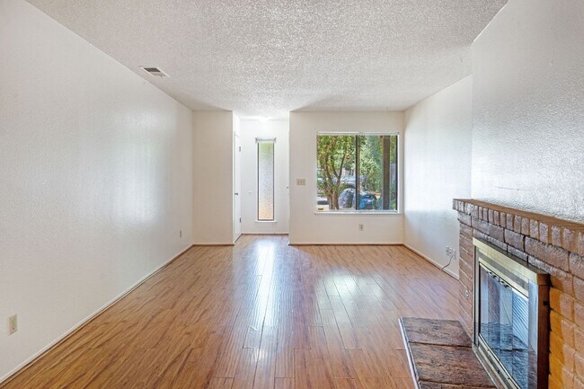 Building Photo - 4830 Suncrest Way