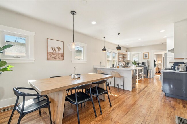 Building Photo - 3BD, 3BA Sunnyside Bungalow with 3-Car Garage