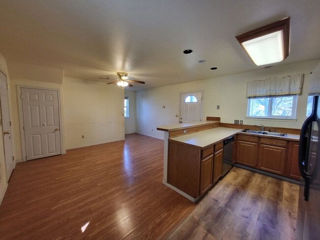 Building Photo - 1872 Alder Ave