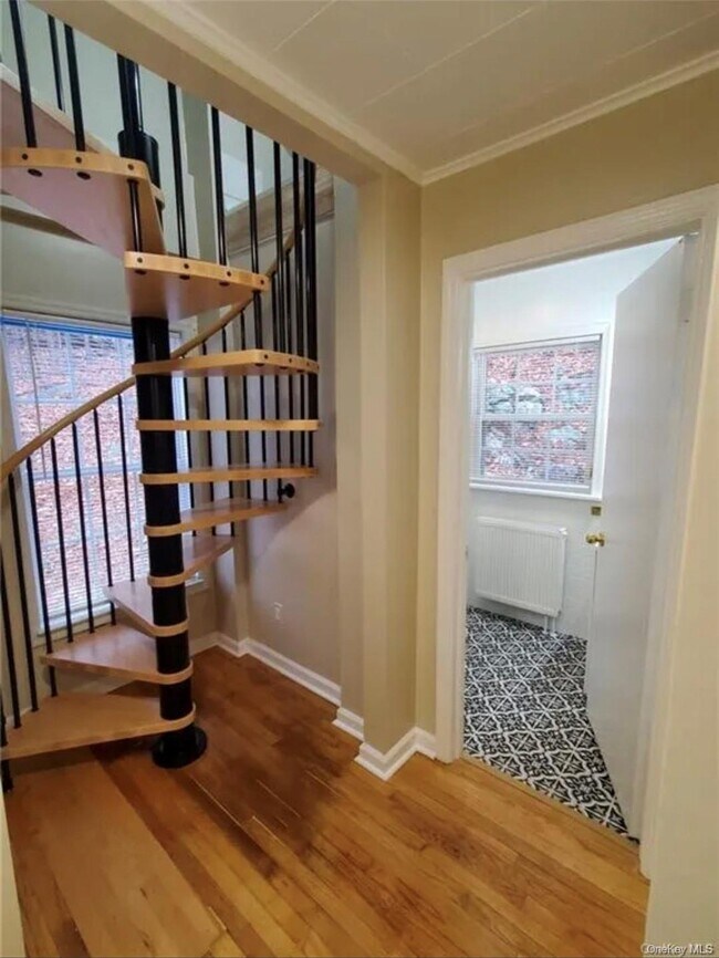 Building Photo - 32 Cherry St