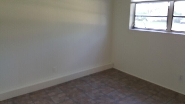 Building Photo - 1132 SW 3rd St