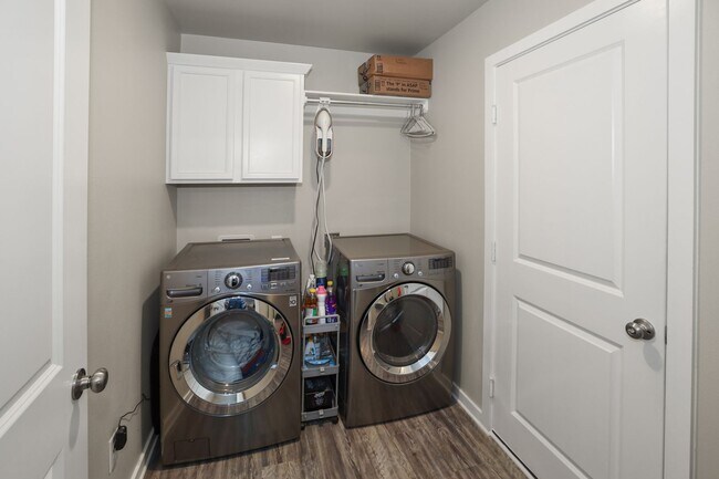 Building Photo - 3/2/2 Rental in the Meadows ~ 1743 Wesleyan!