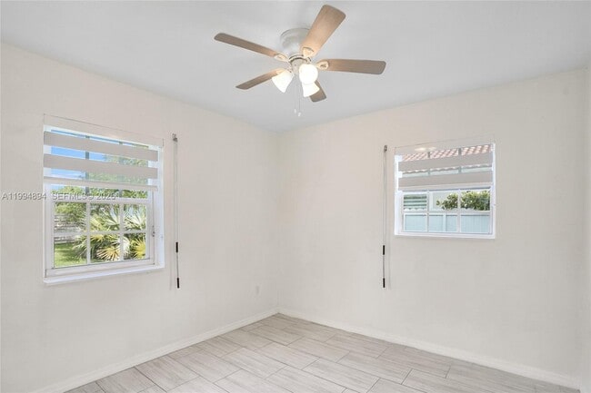 Building Photo - 5401 SW 97th Ct