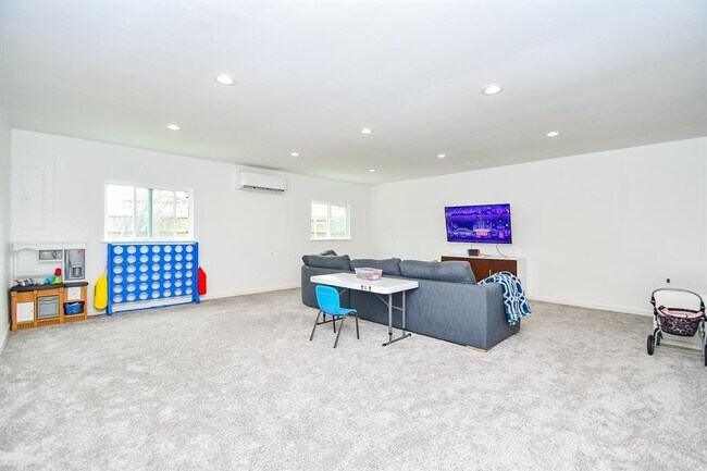 Building Photo - 7819 Candle Ln