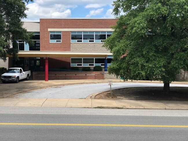 Building Photo - 1019 W Leigh St