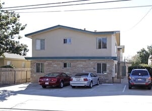 Building Photo - Apartment across the street from Liberty Station