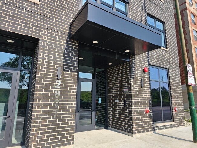 Building Photo - 2807 S Halsted St