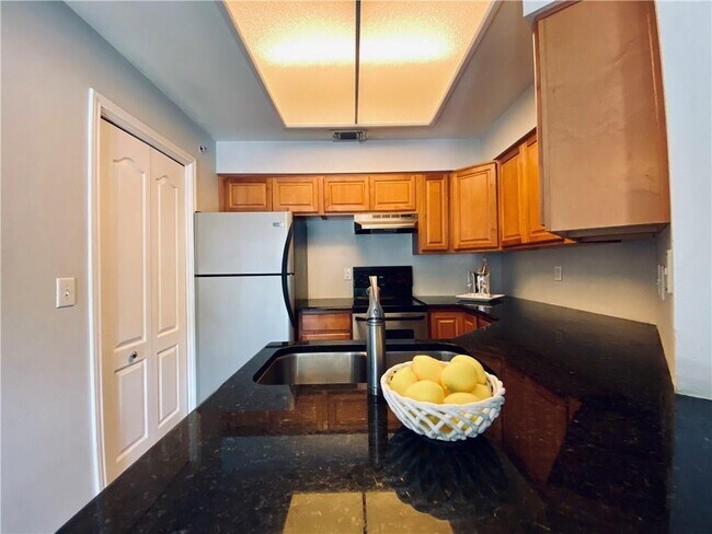 Building Photo - 6000-10 Shepherd Mountain Cove