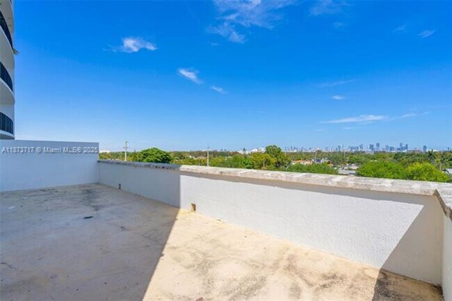 Building Photo - 1627 SW 37th Ave