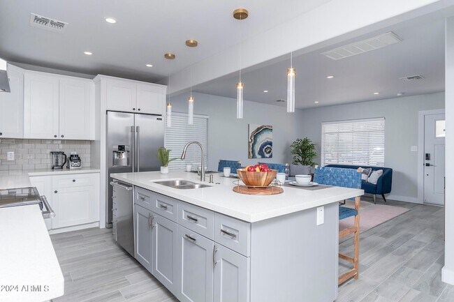 Building Photo - 7520 E McKnight Ave