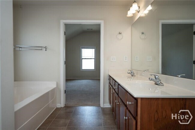 Building Photo - 304 Ridge Pointe Drive