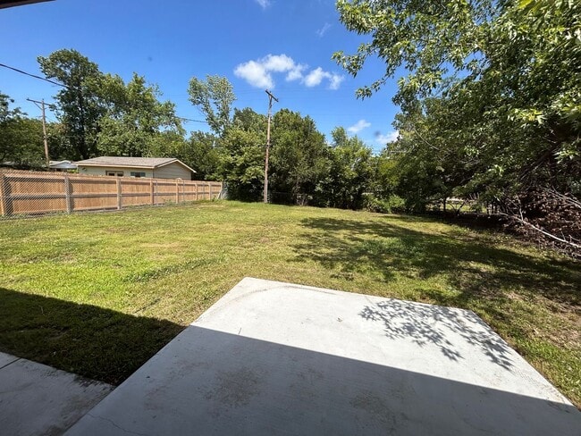 Building Photo - Cute 3 bed 1 bath