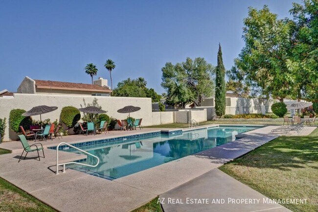 Building Photo - 2901 W Sierra St