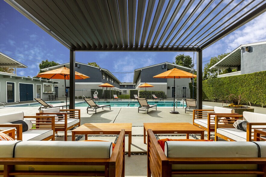 Pool Deck - Meadowbrook Apartments